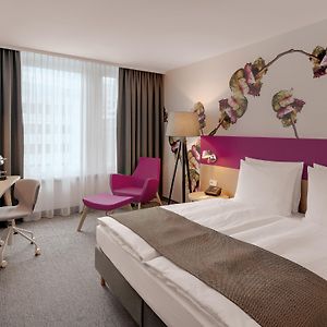 Zimmer mit Kingsize-Bett